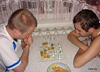 Давай домой сегодня не пойдем? А то жена скажет:"Опять в шахматы играли?"